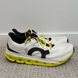 Mens ON CloudFlow 5 running shoe. Sample pair
